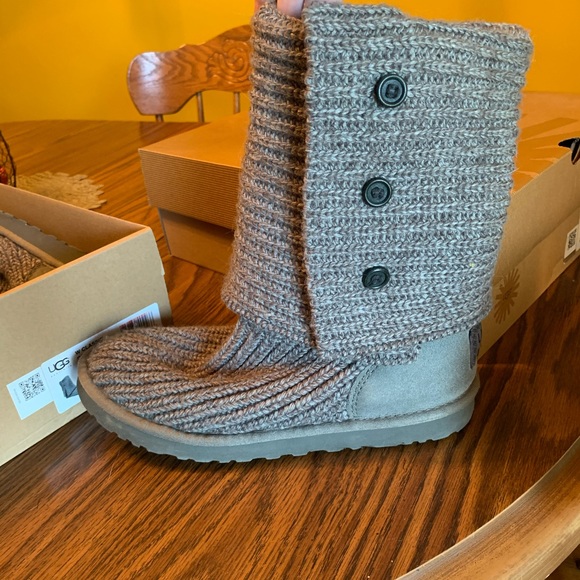 UGG Boots - Picture 1 of 5